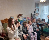 Волонтеры Дворца творчества поздравили с праздником зеленоградских ветеранов