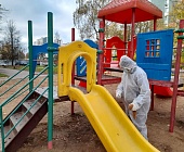 В Старом Крюкове продезинфицировали детские площадки
