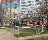 В период длинных майских праздников коммунальщики  поддерживали дворовые и придомовые территории в надлежащем санитарном состоянии