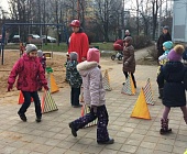 На бульварной зоне восьмого микрорайона жителям дарили весеннее настроение
